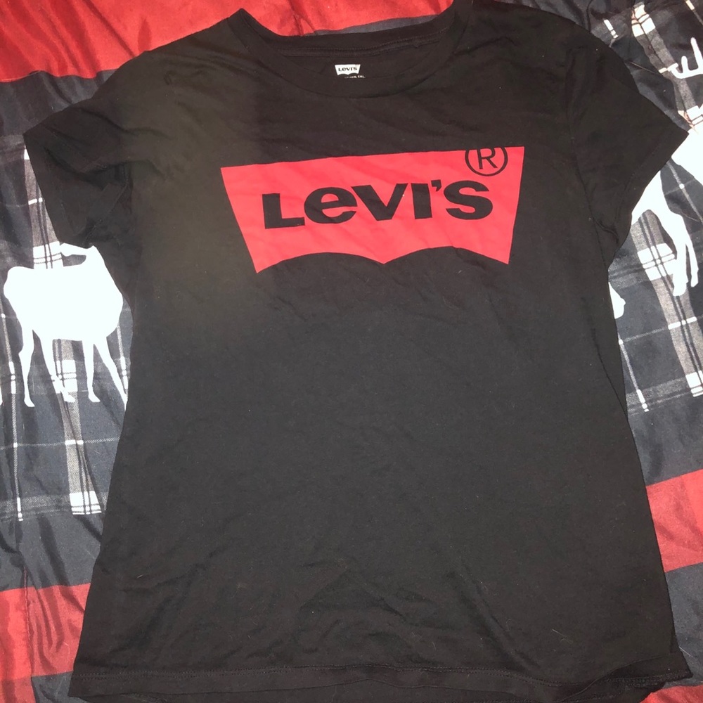 Levi’s tee